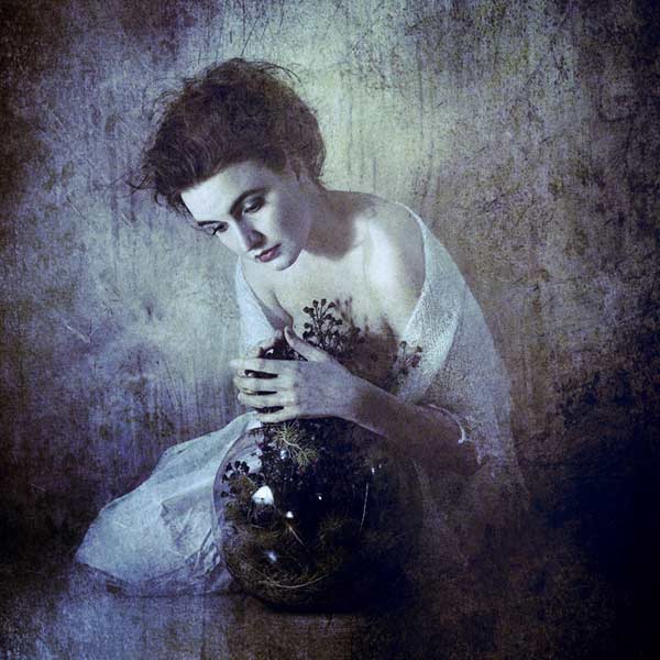 Печальных звуков призрачный мотив...