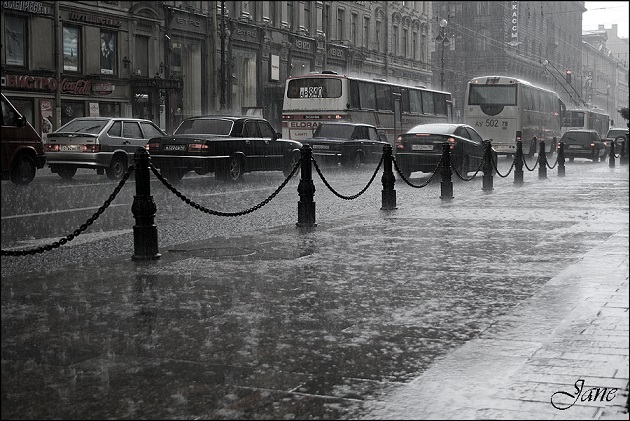 В Москве идёт осенний дождь!