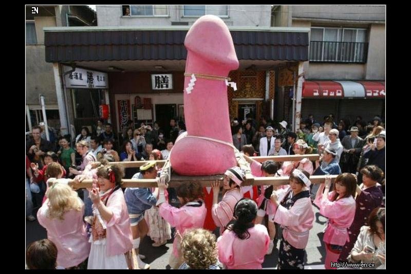 К чудесному женскому празднику...