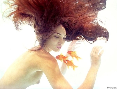 Капает на пол