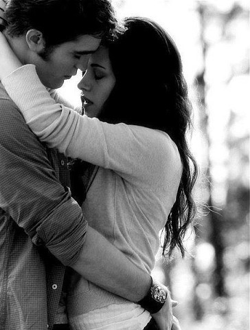 Любовь в объятья приняла нас с тобой властно!