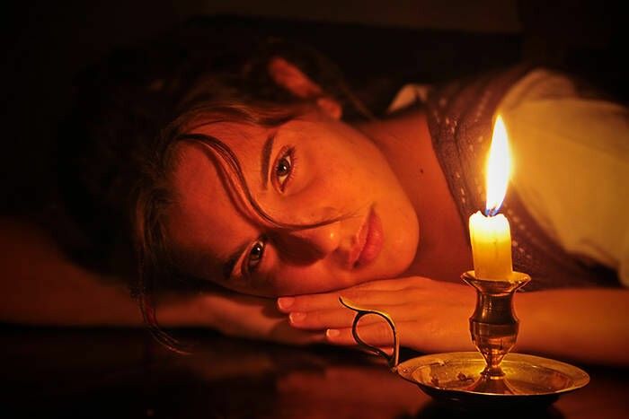 Любовь твоя свечой горит!