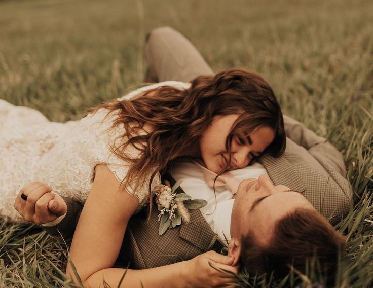 Мне так приятен рук нежнейший плен!