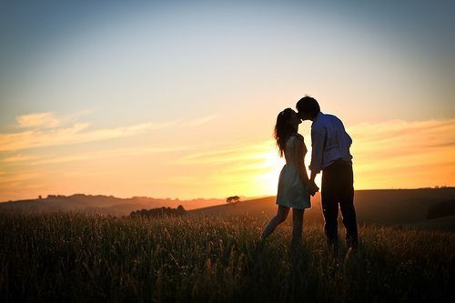 Уста спелые я буду целовать!