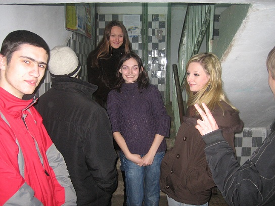 По подъездам