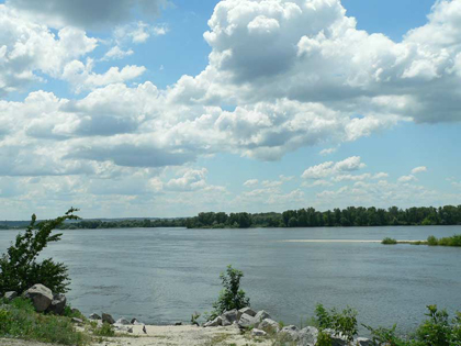 Днепра могучего священная вода