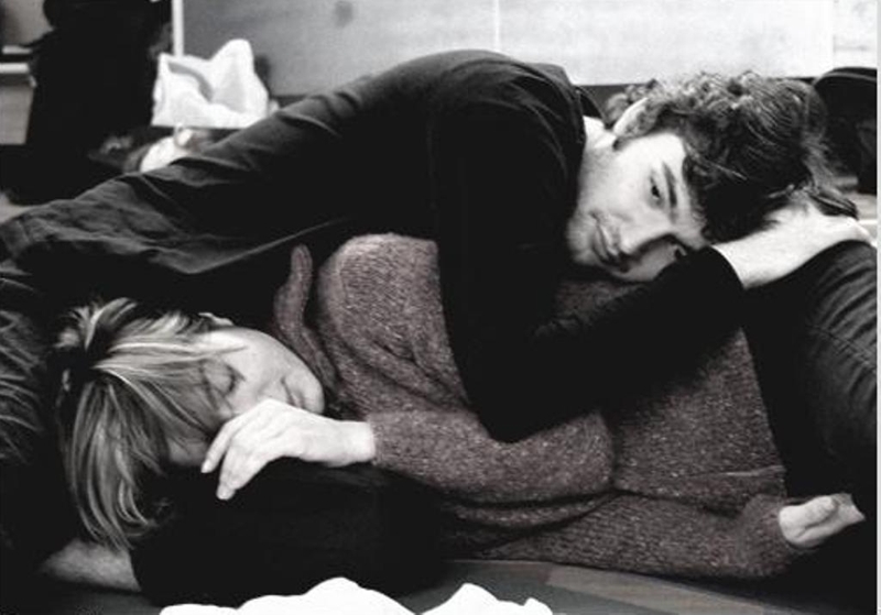 Парень и девушка на закате. Трек он и она. Встреча на дороге. Он и она картинки. Разлука.