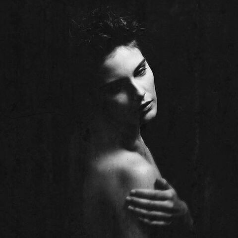 Мне неподвластна страсть желанья!