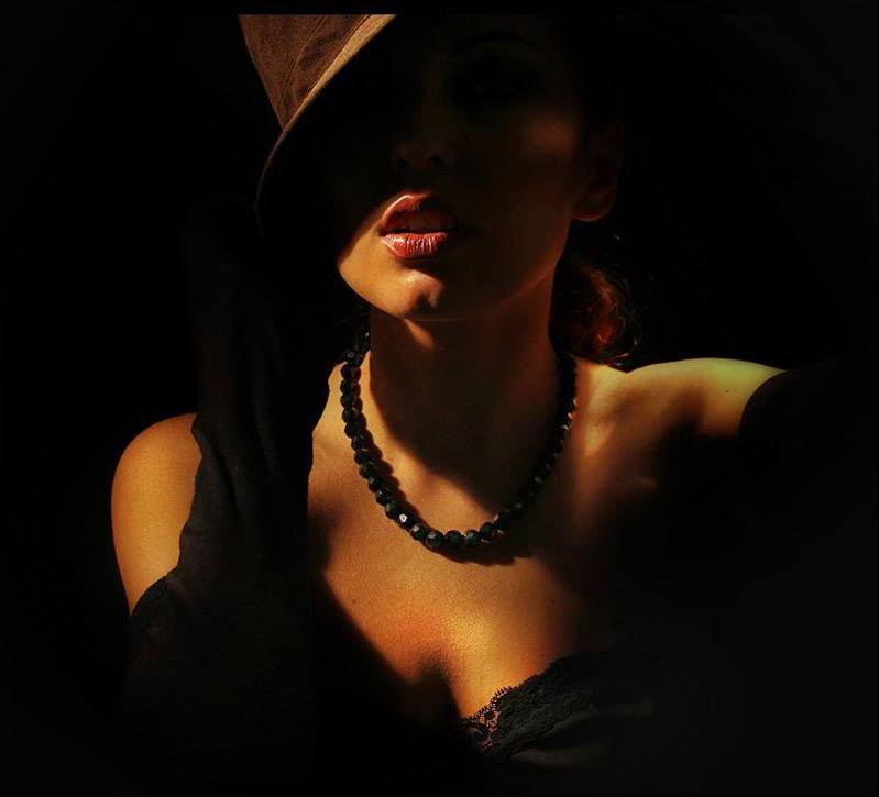 Да, грех вселенский при любви в тьму отступает!