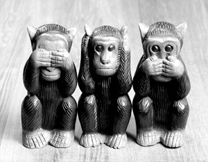 Не оборачиваться и не слышать. Не смотреть