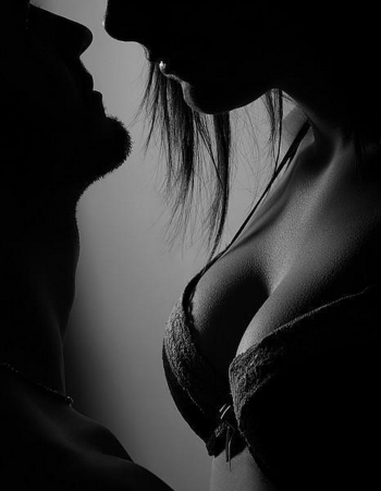 С любовью нежной, радостной, огромной!