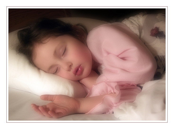 Дочка спал трусы. Дочка уснула. Спи доченька.