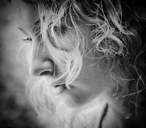 В рассветный час при зарождающемся дне!