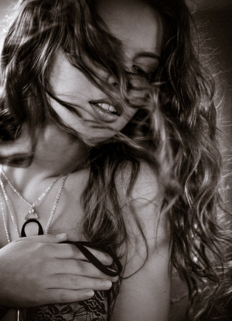 Муза страсти и любви при вдохновеньи!