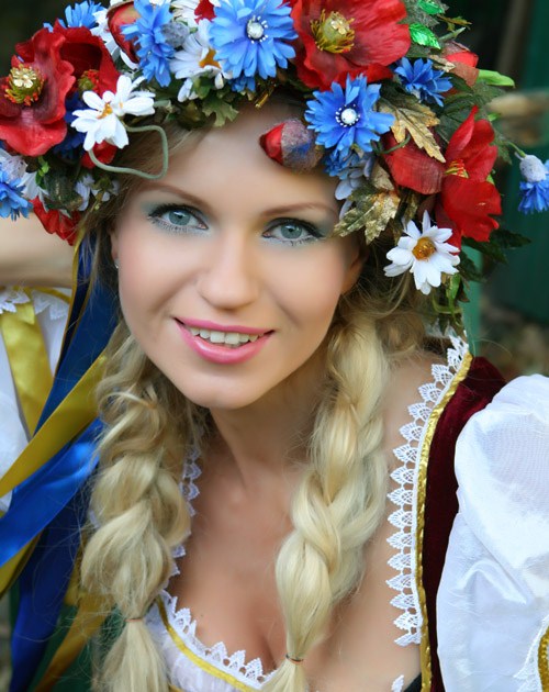 Пал поэт пред красотой!