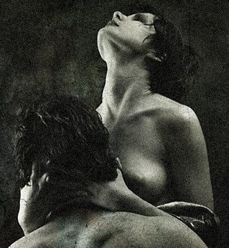 Как птица Сирин крылом предрекая бьёт!