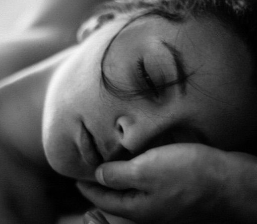 Нам это счастье в днях любви даётся!