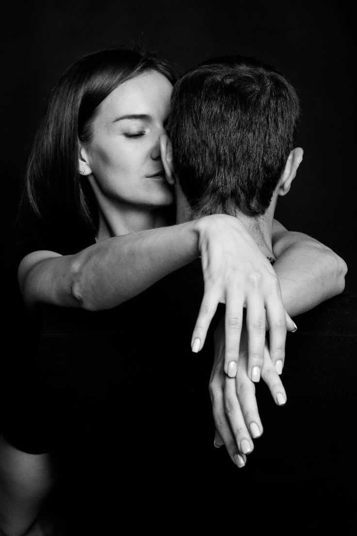 Мне тяжело... без рук твоих прекрасных!