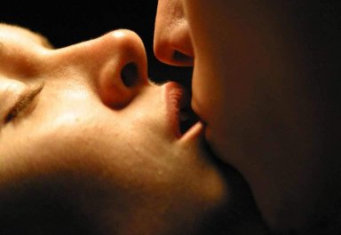 Опьянён устами девы!