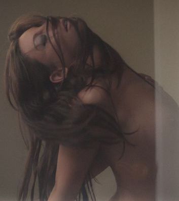 С любовью в страсти неземной!