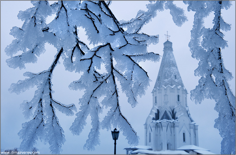 И время, словно замедляет бег...