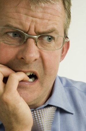 Над рассыпанной солью