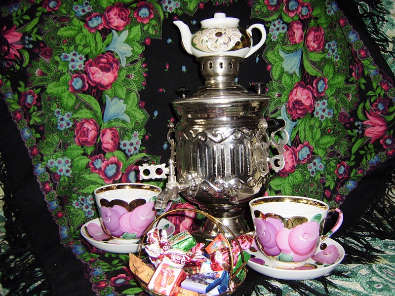 Из самовара валили клубясь и журча. Самовар чай. Чаепитие. Чайная церемония с самоваром. Чай из самовара.
