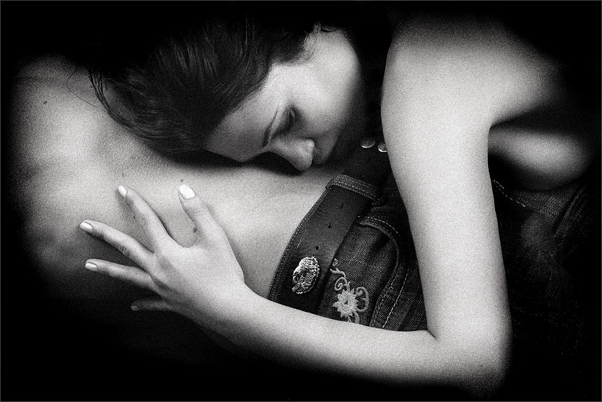 Картинки поцелуи ниже пупка