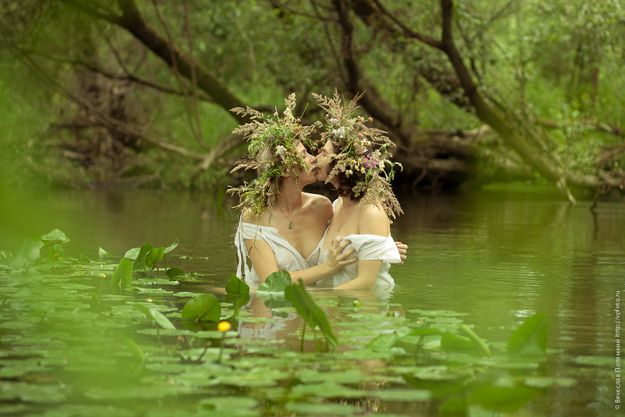 Вампир крутой мне предлагает пир...