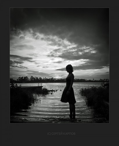 уйти, сливаясь с серой тенью...