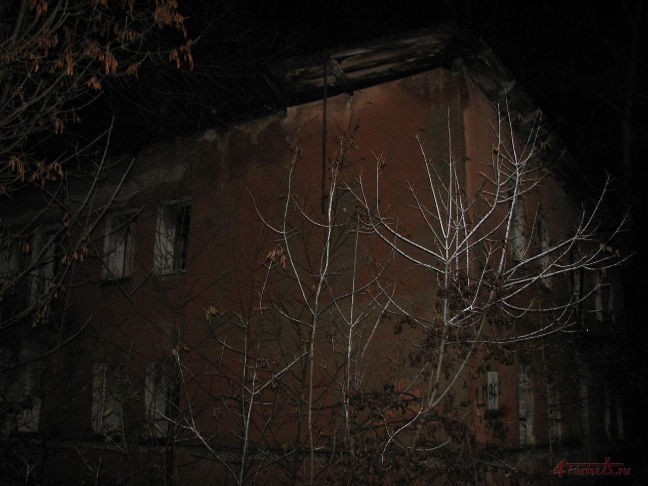 Фото Заброшенного Здания Ночью