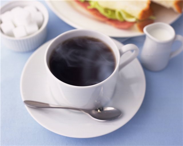 Гарячий кофе-завжди перше з ранку