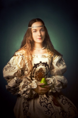 В твоих губах чуть скрытая улыбка...