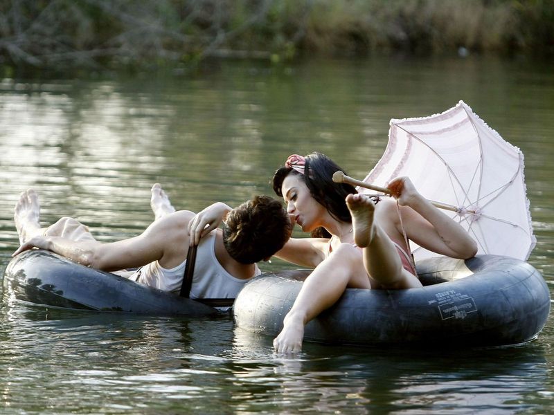 Под парусами