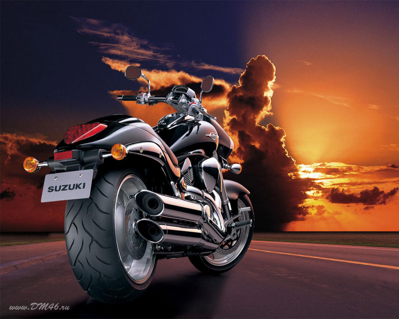 Разрывает тишину рев мотора