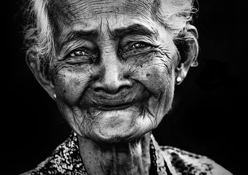 Старая, морщинистая звезда. Пожилая женщина плачет. Фото старика очень морщинистого. Старый дедушка. Нет она очень старая.