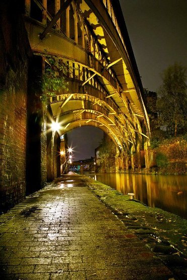 Замер город ночной...