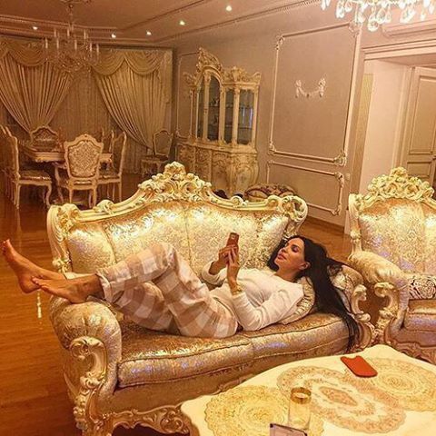 А я своё - нет, не влачила...