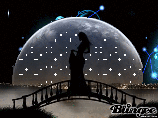 Луна скажи, где милый мой живет...