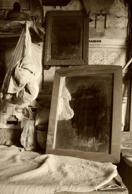 Зеркало и пыль