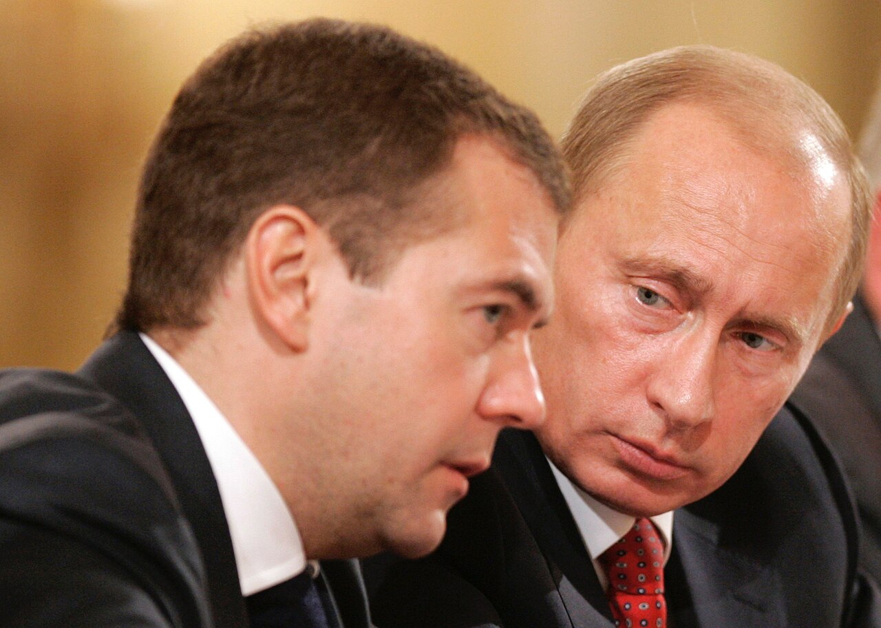 Шутки медведева. Медведев приколы. Приколы про Путина и Медведева.