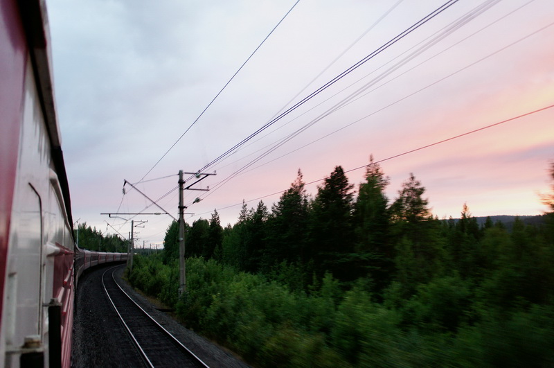 Поезд несется в ночи...