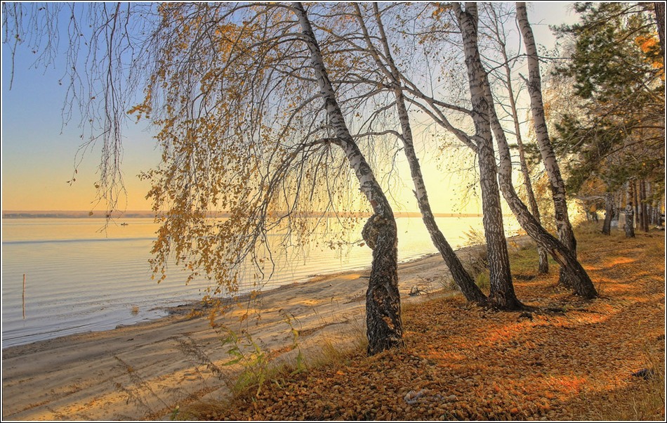 Мой берег провожает лето...