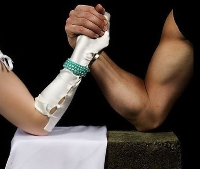 Дарите девушкам духи