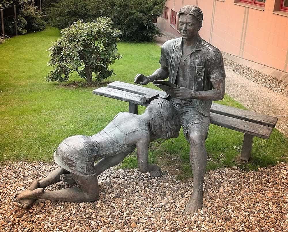 НЕ ВЕРЬ ЕМУ!