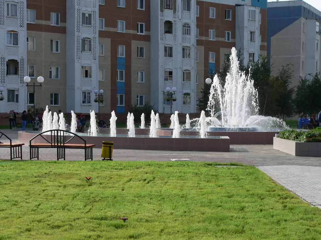 Не поют на бульваре фонтаны