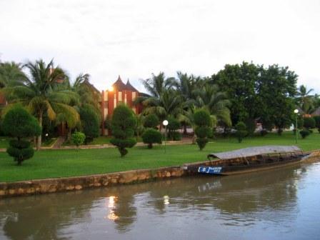 как Мишка в Африке работал