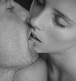 Дыханье в стоны, превращая...