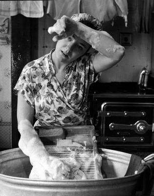 Женщине из очереди