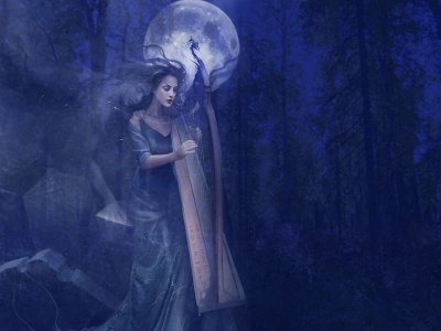 Поклонялись в грех луне...